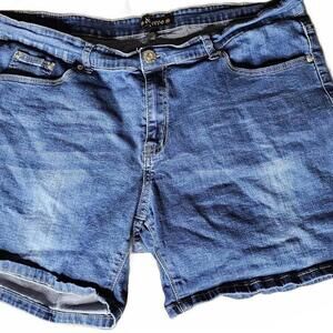 Diverso Women's Denim Shorts Size 22W with American Flag Pocket Design